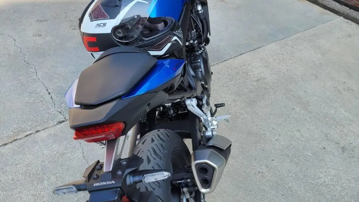 Honda CB 750 Hornet (2025)  (6)