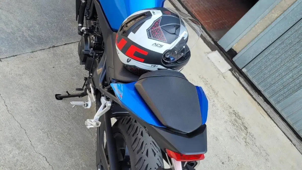 Honda CB 750 Hornet (2025)  (8)
