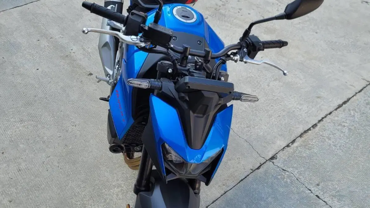 Honda CB 750 Hornet (2025)  (9)