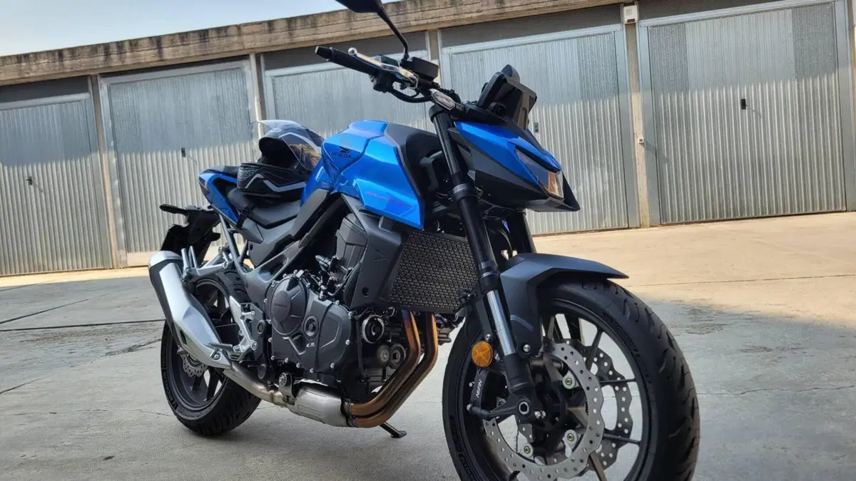 Honda CB 750 Hornet (2025)  (10)