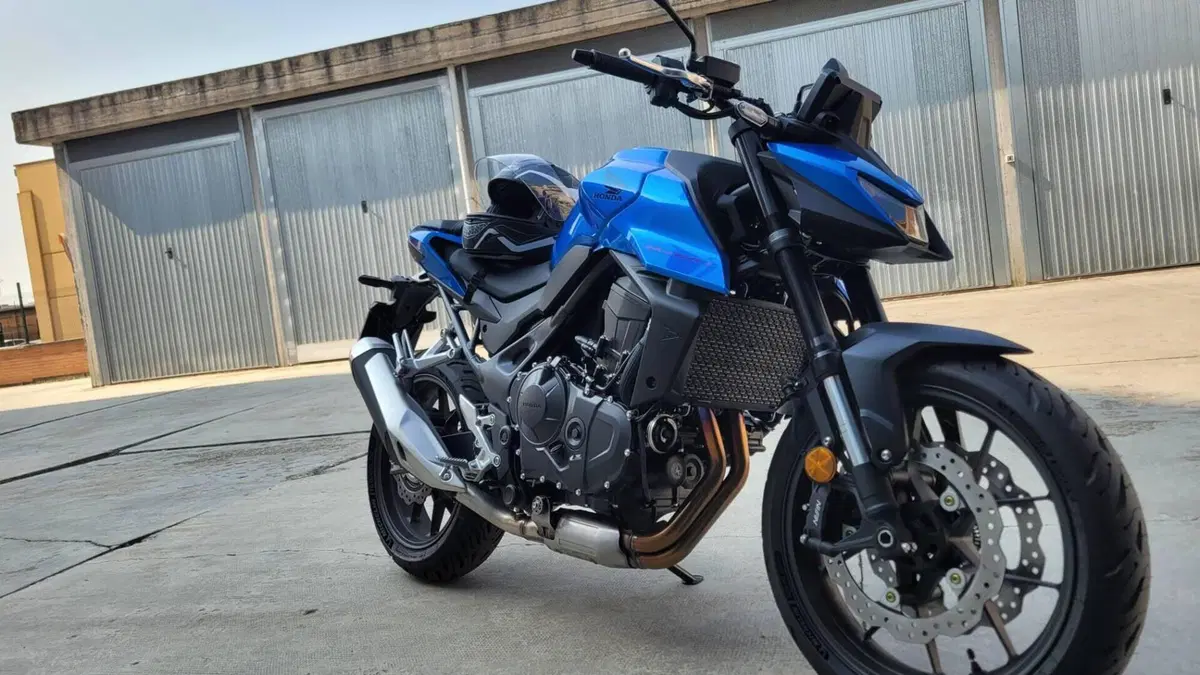Honda CB 750 Hornet (2025)  (11)