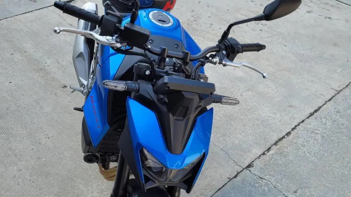 Honda CB 750 Hornet (2025)  (12)