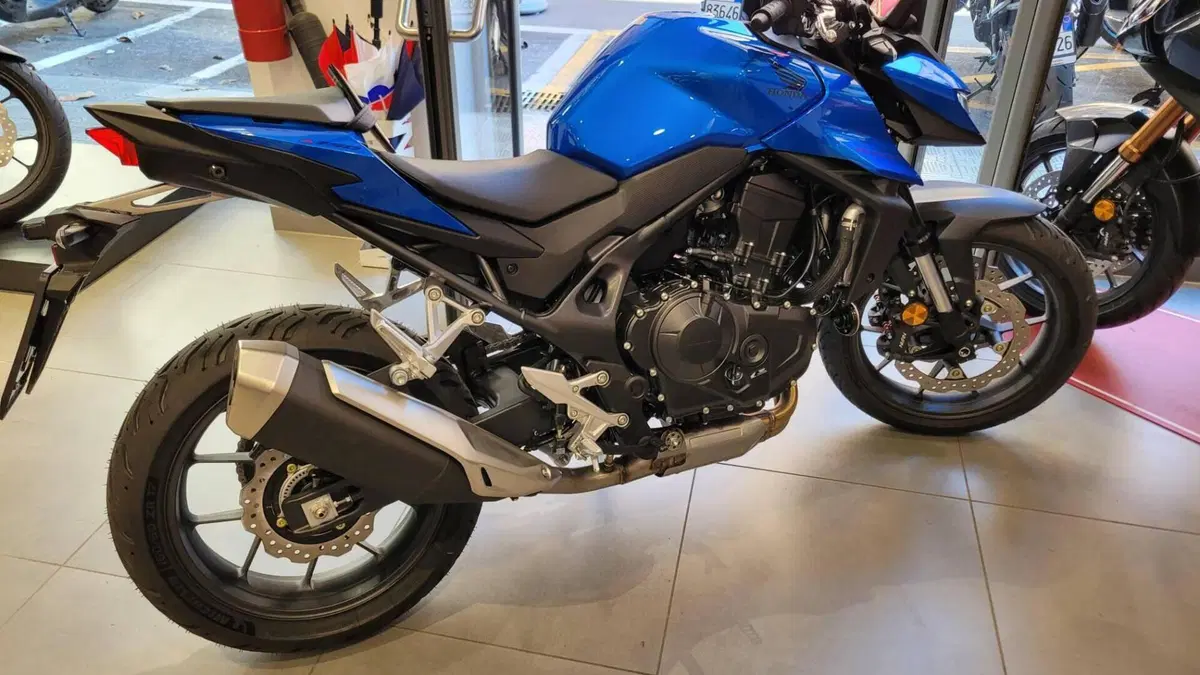 Honda CB 750 Hornet (2025)  (14)