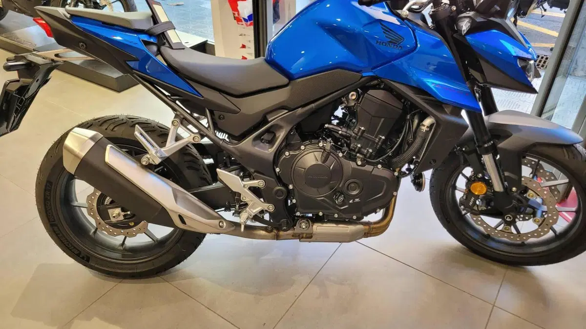 Honda CB 750 Hornet (2025)  (15)
