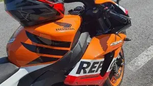Honda CBR 1000 RR Fireblade (2006 - 07)  (2)