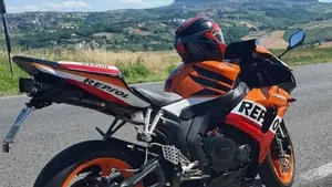 Honda CBR 1000 RR Fireblade (2006 - 07)  (3)