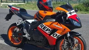 Honda CBR 1000 RR Fireblade (2006 - 07)  (4)