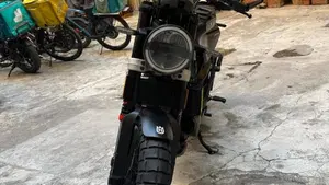 Husqvarna Svartpilen 401 (2021 - 23)  (3)
