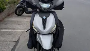 Piaggio Beverly 300 ABS-ASR (2021 - 25)  (5)
