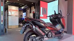 Yamaha T-Max 560 (2020 - 21)  (3)