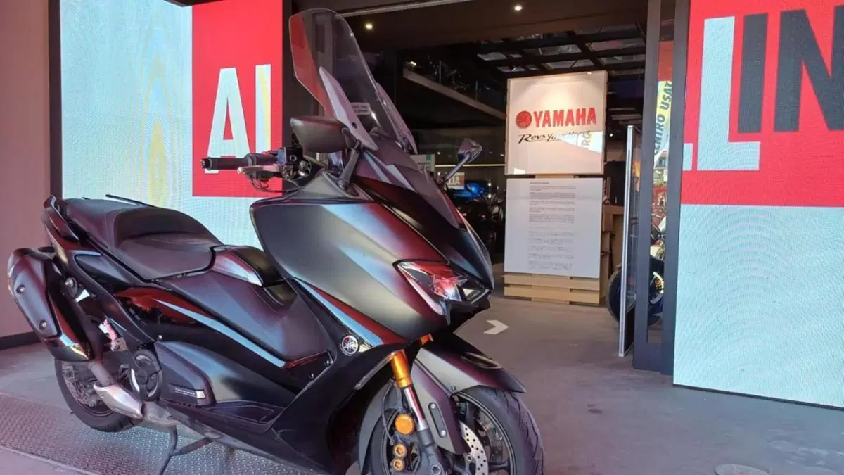 Yamaha T-Max 560 (2020 - 21)  (4)
