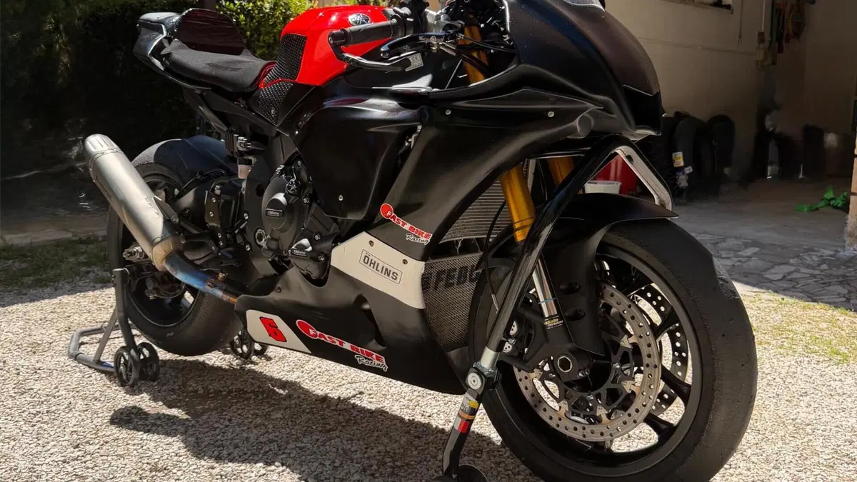 Yamaha YZF R1 GYTR (2023 - 24) 