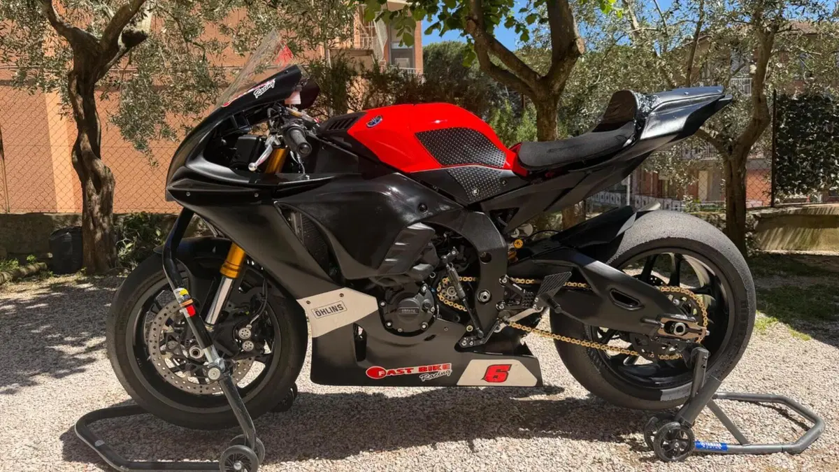 Yamaha YZF R1 GYTR (2023 - 24)  (2)
