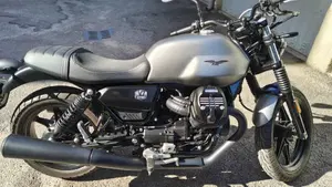 Moto Guzzi V7 Stone (2021 - 24)  (3)