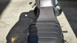 Moto Guzzi V7 Stone (2021 - 24)  (4)