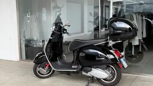 Vespa GTS 300 Super Hpe (2018 - 19)  (2)