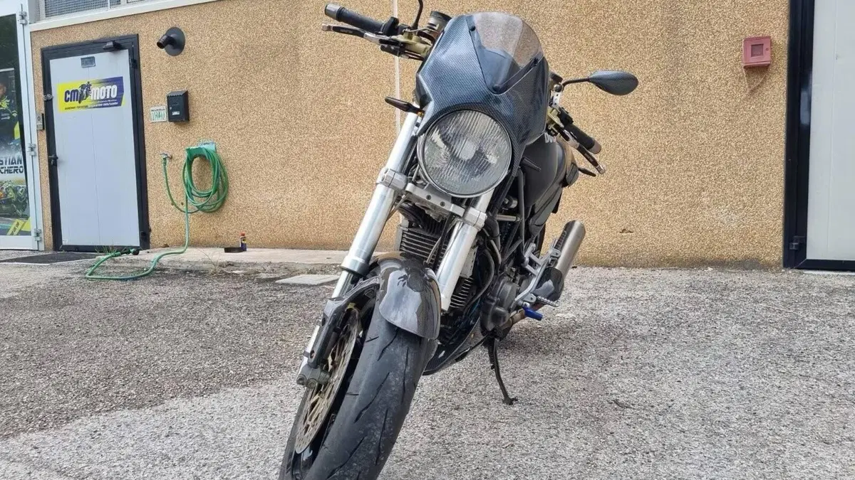 Ducati Monster 900 Dark I.E. (1999 - 02)  (2)