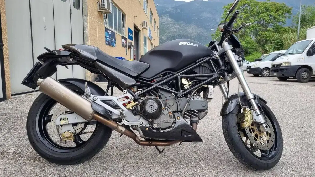 Ducati Monster 900 Dark I.E. (1999 - 02)  (3)