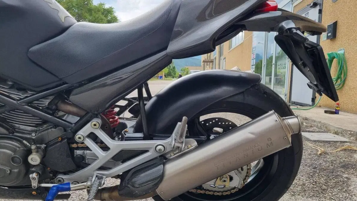 Ducati Monster 900 Dark I.E. (1999 - 02)  (8)