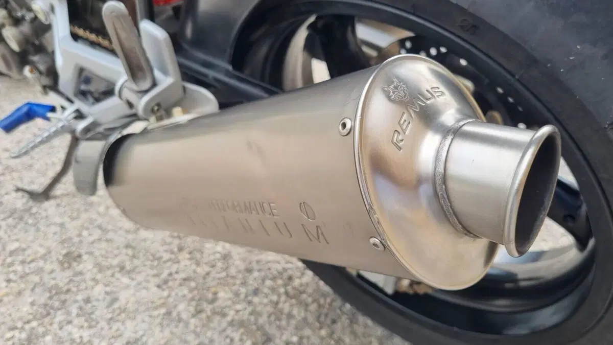 Ducati Monster 900 Dark I.E. (1999 - 02)  (9)