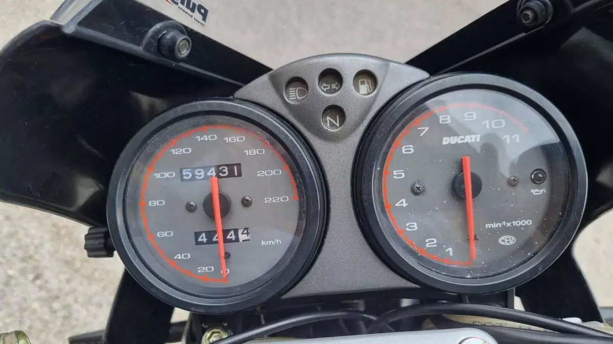 Ducati Monster 900 Dark I.E. (1999 - 02)  (11)
