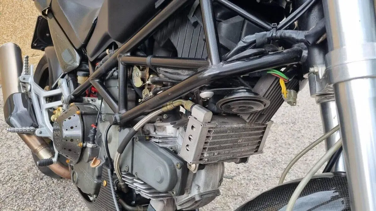 Ducati Monster 900 Dark I.E. (1999 - 02)  (16)