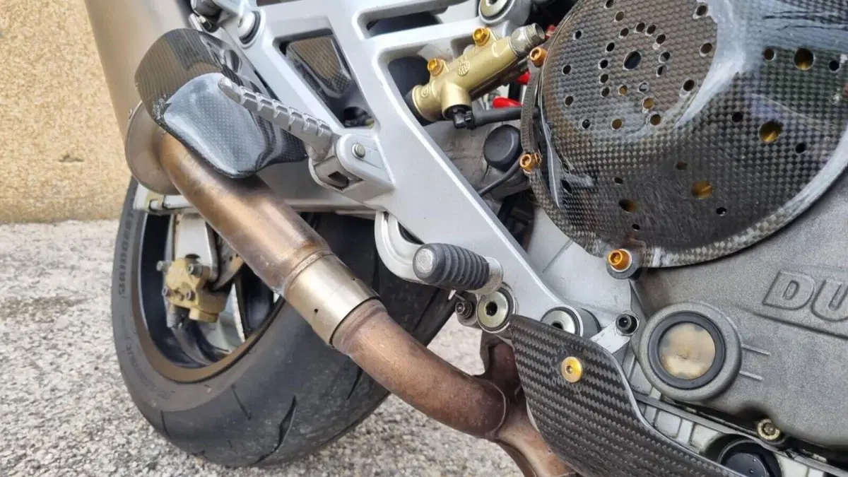 Ducati Monster 900 Dark I.E. (1999 - 02)  (18)