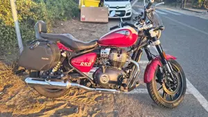 Royal Enfield Super Meteor 650 (2023 - 26)  (4)