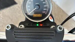Harley-Davidson 883 (2008 - 09) - XL  (3)