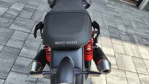Moto Guzzi V7 Stone Special Edition (2022 - 25)  (4)