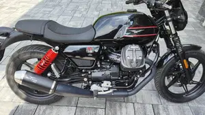 Moto Guzzi V7 Stone Special Edition (2022 - 25)  (5)