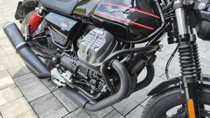 Moto Guzzi V7 Stone Special Edition (2022 - 25)  (6)