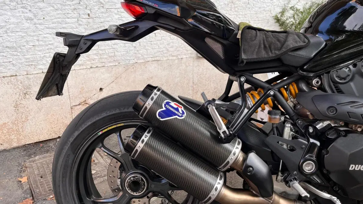 Ducati Monster 1200 R (2016 - 19)  (4)