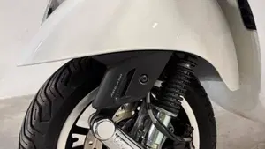 Vespa GTS 300 Super (2023 - 24)  (6)