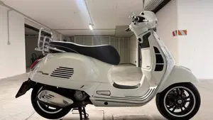 Vespa GTS 300 Super (2023 - 24)  (4)