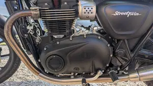 Triumph Street Twin 900 (2016)  (3)