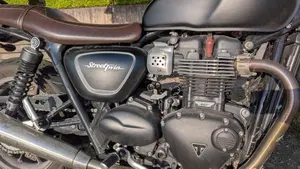 Triumph Street Twin 900 (2016)  (4)