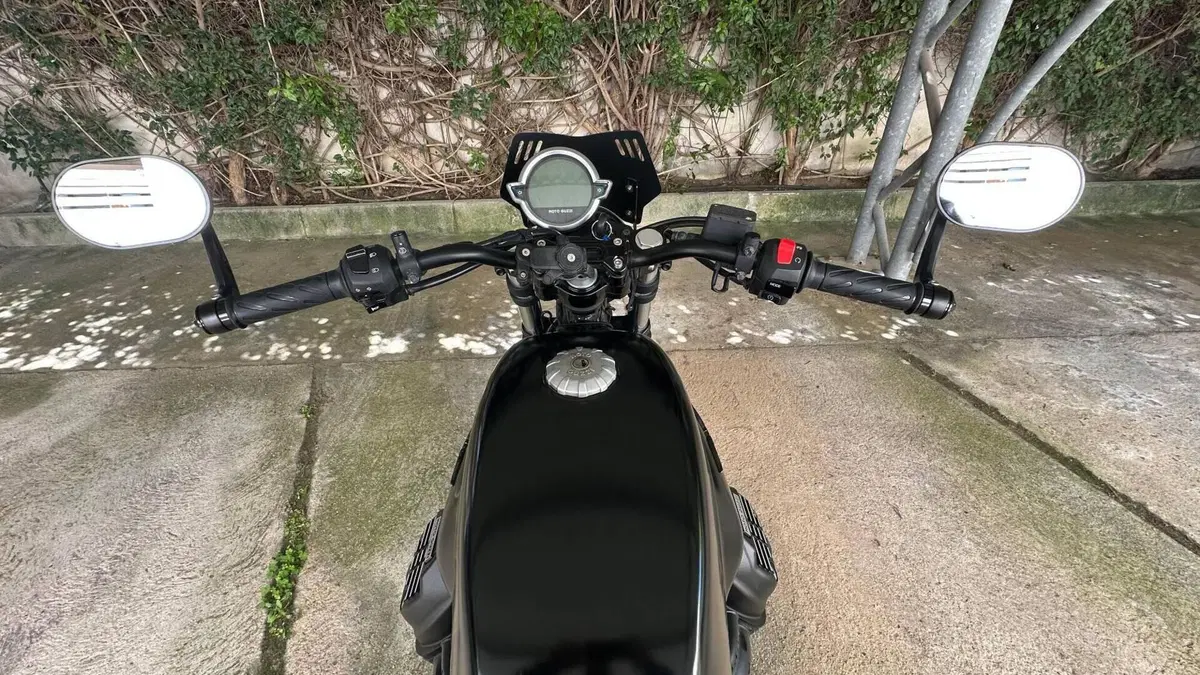 Moto Guzzi V7 Stone (2021 - 24) 