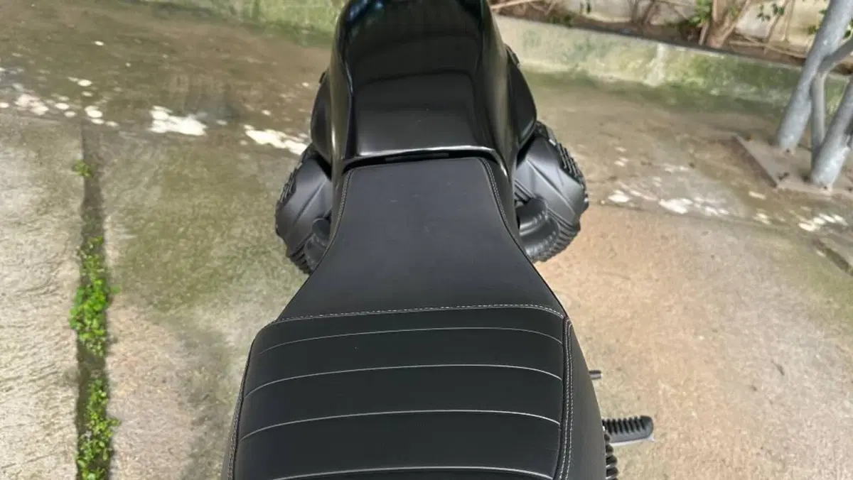 Moto Guzzi V7 Stone (2021 - 24)  (2)