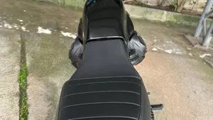 Moto Guzzi V7 Stone (2021 - 24)  (2)