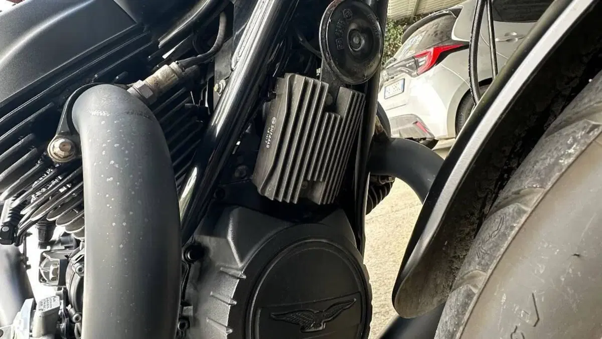 Moto Guzzi V7 Stone (2021 - 24)  (4)