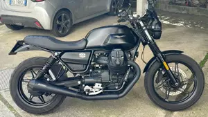 Moto Guzzi V7 Stone (2021 - 24)  (11)