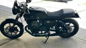 Moto Guzzi V7 Stone (2021 - 24)  (12)