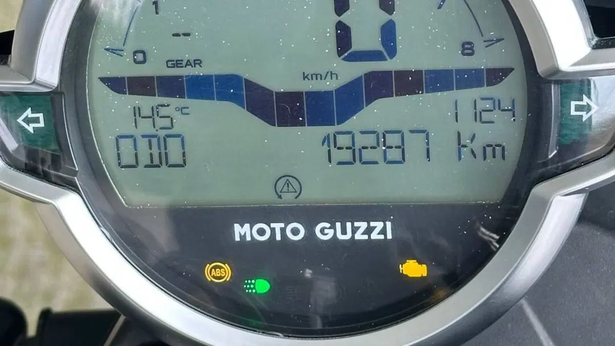Moto Guzzi V7 Stone (2021 - 24)  (14)