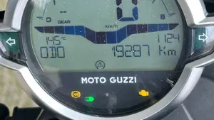 Moto Guzzi V7 Stone (2021 - 24)  (14)