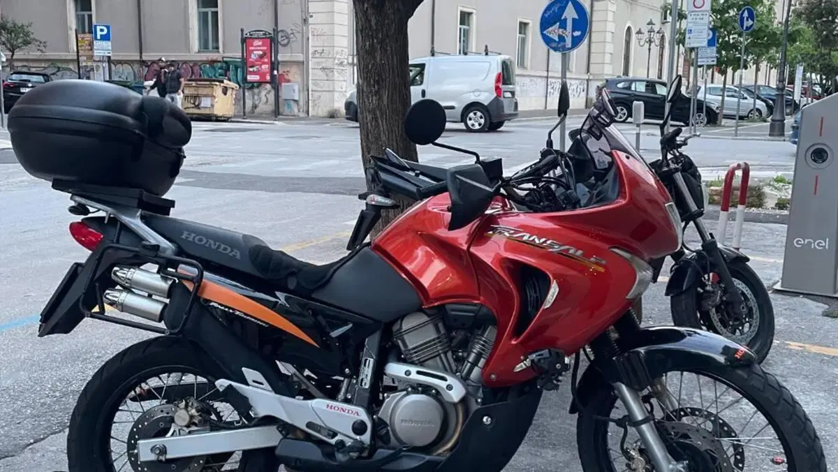 Honda Transalp XL 650V (2005 - 06)  (4)