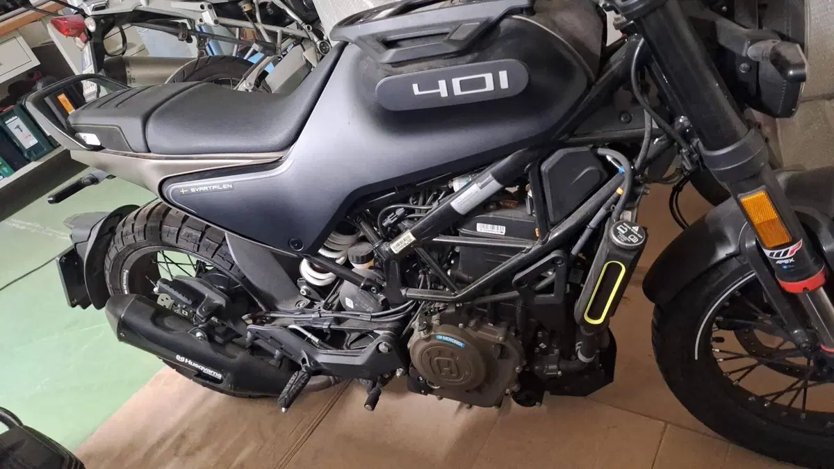 Husqvarna Svartpilen 401 (2021 - 23)  (2)