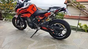 KTM 890 Duke R (2020)  (2)