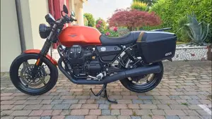 Moto Guzzi V7 Stone Centenario (2021 - 22)  (2)