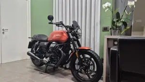 Moto Guzzi V7 Stone Centenario (2021 - 22)  (6)